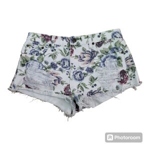 💕Forever 21 high waist‎ floral distressed Jean shorts